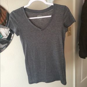 V-neck shortsleeve